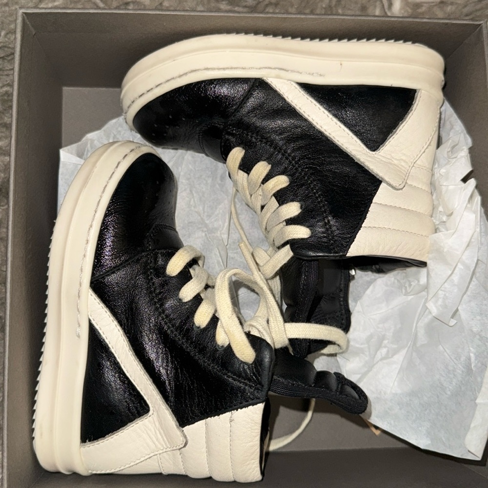 Baby Rick Owen’s size 22